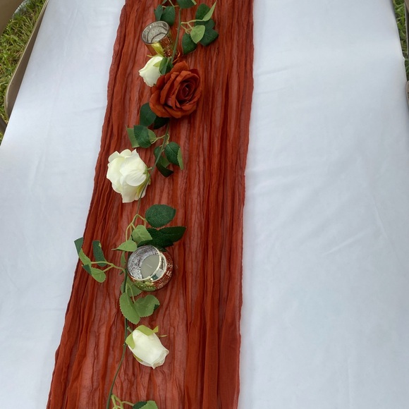 Linen-like Table Runners in Terracotta and Cream - Picture 3 of 3